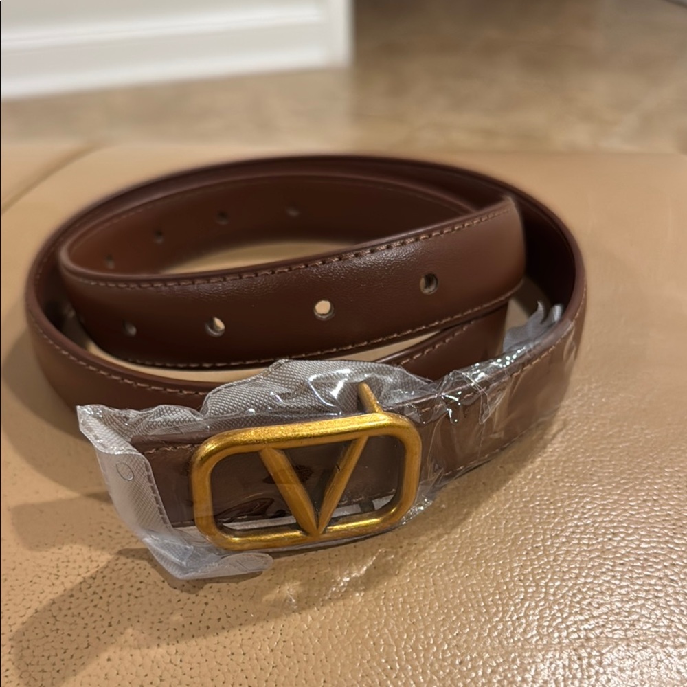 BNWNT Italian Inspired Brown Leather Belt with Gold Buckle